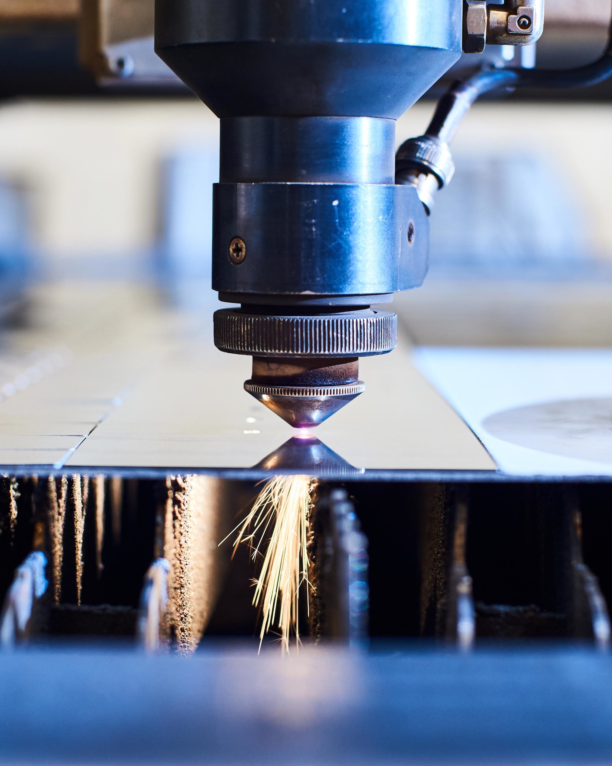Fiber Laser vs. CO2 Laser Cutting: Which is Better?
